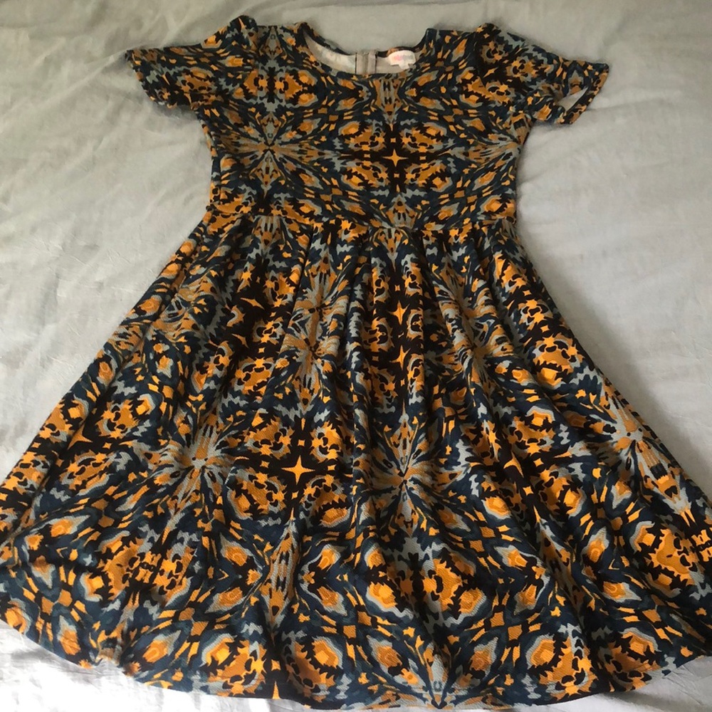 M LuLaRoe Amelia